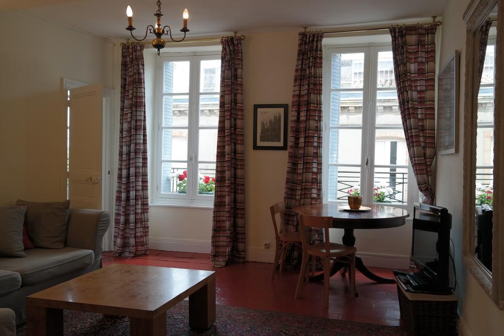 Penthouse Apartment Overlooking Place Carnot Carcasona Exterior foto